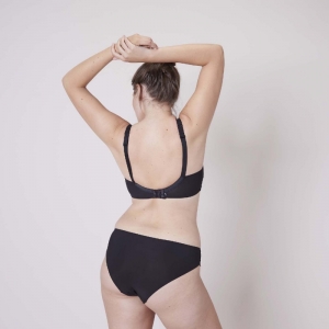 Wish 15 Zwart