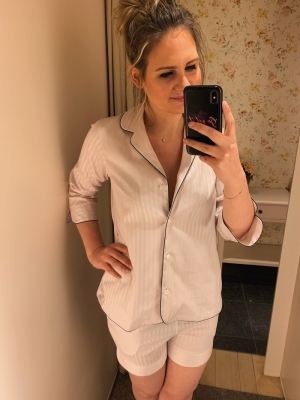  Soft pink