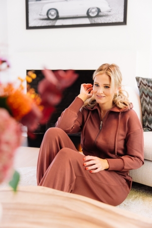  Rose brown