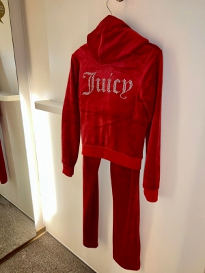 DIAMOND VELOUR TANYA Red