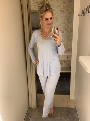  Lila