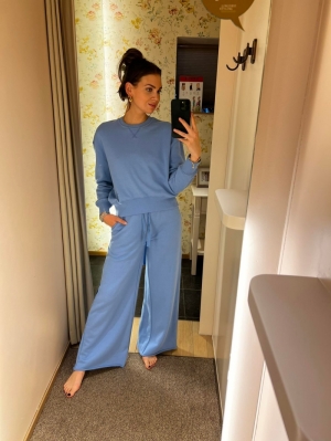  Soft blue