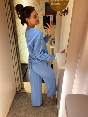  Soft blue