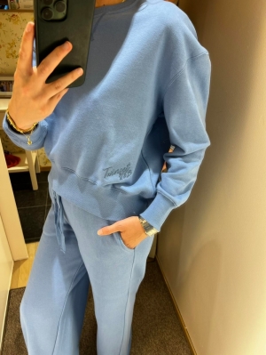  Soft blue