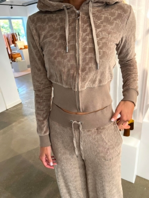 MONOGRAM Taupe