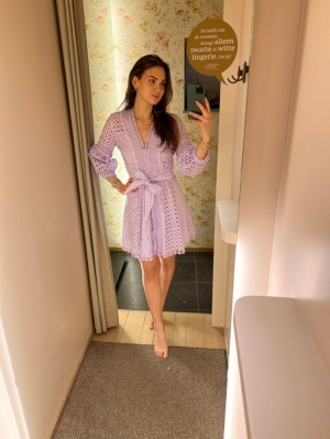  Lila